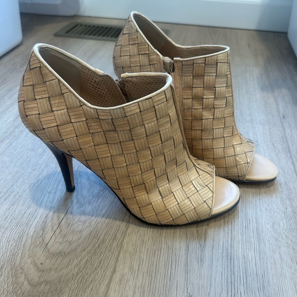 Cole Haan Open Toe Ankle Heel Bootie Woven Office Catalina Peep Toe 8.5 B - Picture 2 of 11